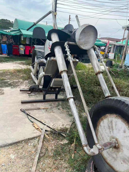 Thai Street Goes Wild for Giant Motorcycle with Unbelievable Radiator