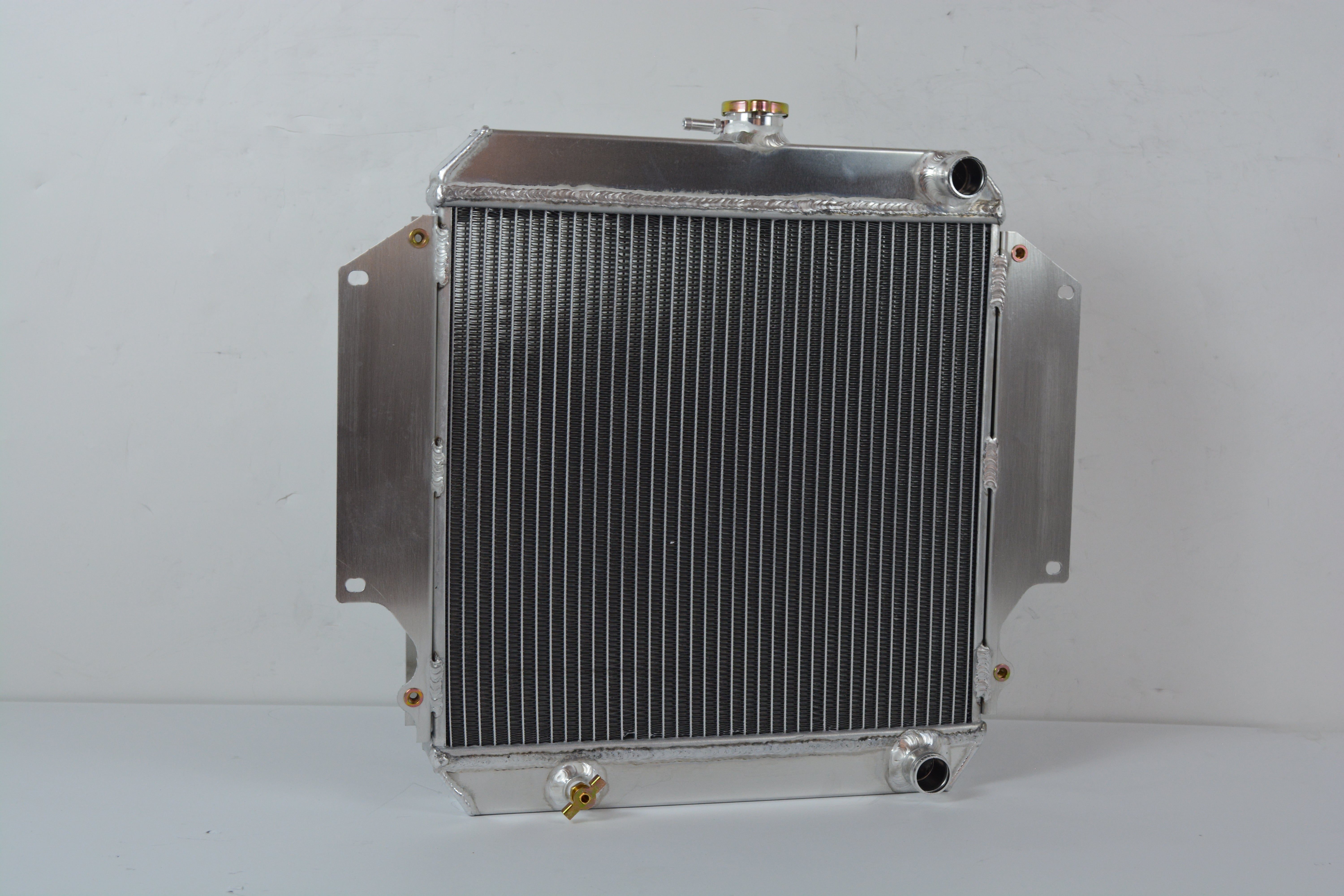 2Wolrey Aluminum Radiator Fits SUZUKI SIERRA 2Dr SPFTOP / HARDTOP 1.3L SJ410/413 MT 1981-1996 1982 1983 1984 1985 1986 1987 1988 1989 1990 1991